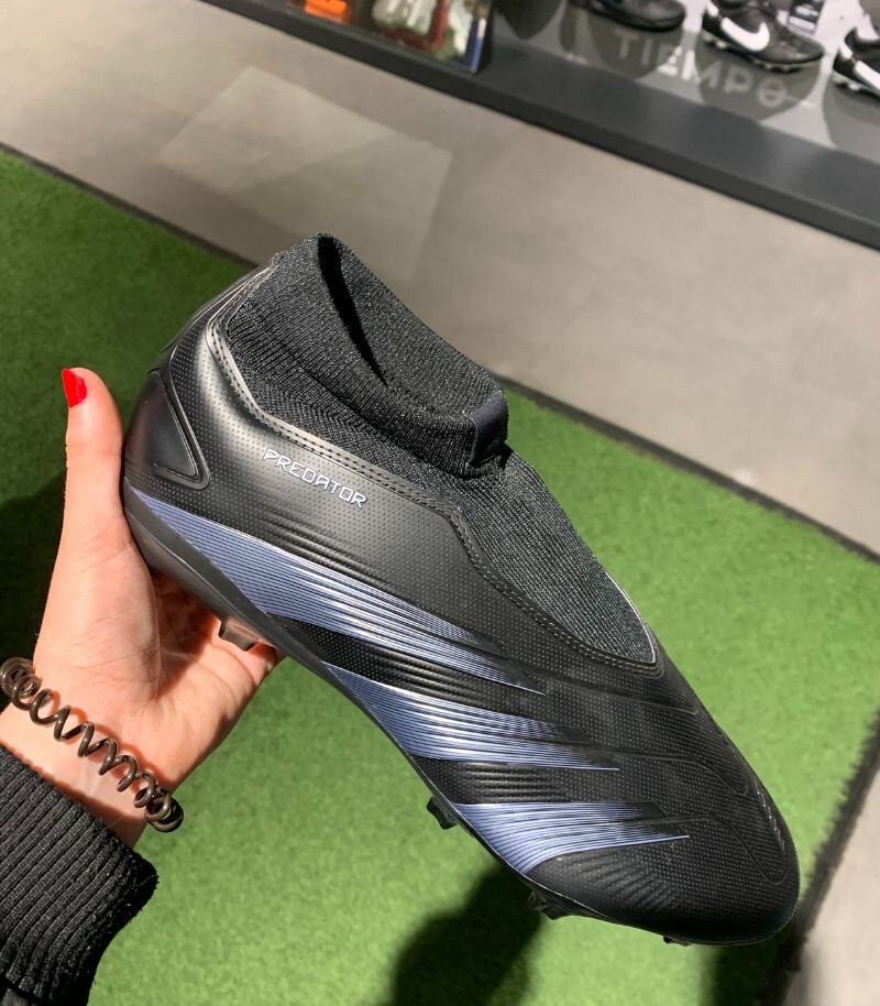 predator boot in black